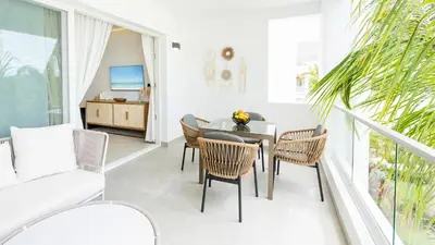 Gallery image of Aqua Esmeralda Luxury Beach Front Apartment in La Laguna