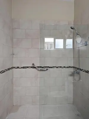 a bathroom with a shower with a glass door at Espacioso apartamento en Puerto Plata in San Felipe de Puerto Plata