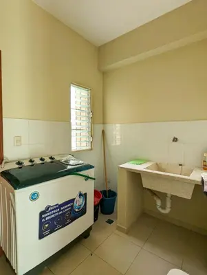 a bathroom with a washing machine and a sink at Espacioso apartamento en Puerto Plata in San Felipe de Puerto Plata