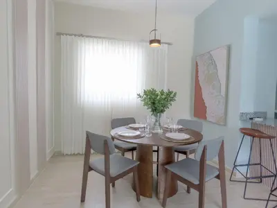 a dining room with a table and chairs at Cerca de la playa y restaurantes espacio relajante in Punta Cana