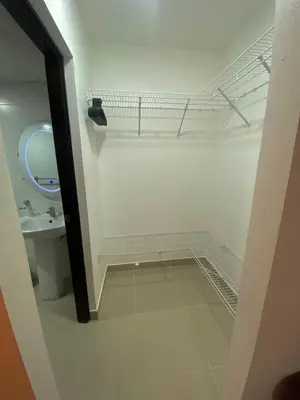 a white bathroom with a sink and a mirror at Hermoso conjunto residencial con piscina in Santiago de los Caballeros