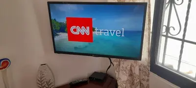 a flat screen tv hanging on a wall at SDQ Villa Isabel, NO FUMAR, cerca embajada EEUU in Santo Domingo
