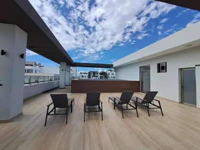 a balcony with chairs and a table on a building at Goistay Elegant Refugio Caribeo 1br Gym Pool Naco in Santo Domingo