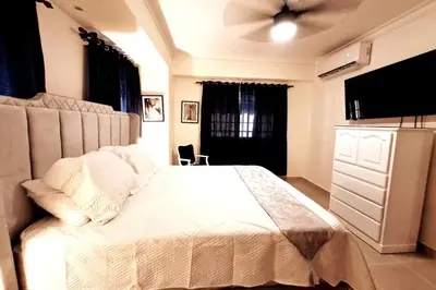 a bedroom with a bed and a ceiling fan at Goistay Descubre el Encanto nico de Repblica Dominicana Bella Vista in Los Prados