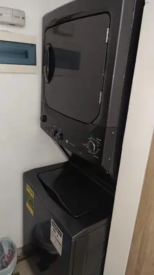 a microwave oven sitting on top of a computer printer at Perfecto para 3 personas. in Boca Chica