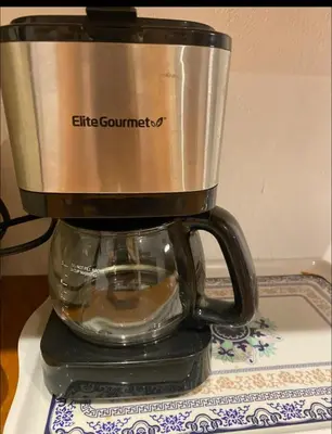 a coffee maker sitting on top of a table at Estudio privado con vigilancia 24/7 con entrada independiente, in Santiago de los Caballeros