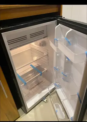 an open refrigerator with its door open and itsartmentspectspectspectspectssenalsenal at Estudio privado con vigilancia 24/7 con entrada independiente, in Santiago de los Caballeros