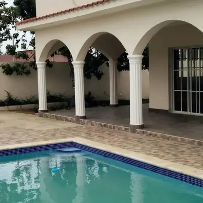 Villa Familiar con Piscina cerca Av Ecológica