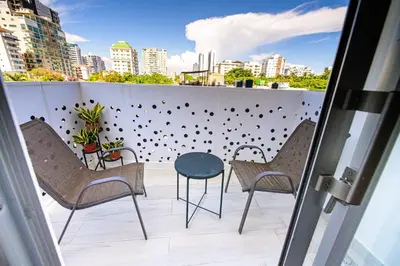 a patio with chairs and a table on a balcony at Refa 304 in Santo Domingo