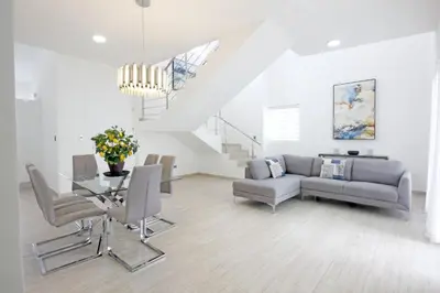a living room with a couch and a table at Amplio PH de 3 hab para 9 personas in Punta Cana