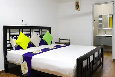 a bedroom with a large bed with yellow and purple pillows at Apart Hotel Costa Verde - #2 Exclusivo y Seguro cama King zise in Las Galeras