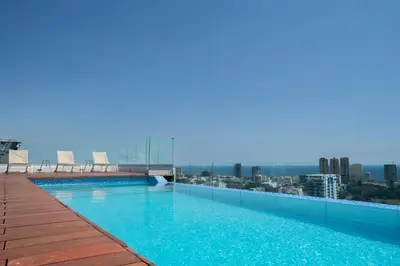 a large swimming pool on the roof of a building at Torre Opus 31 - Apto.605 in Santo Domingo