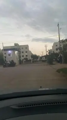 a view from a car window of a parking lot with buildings at Acogedor apartamento amueblado in Los Paredones