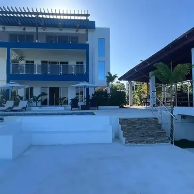Luxury Beach Front Villa with Private pool and stunning Ocean View!