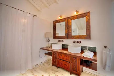a bathroom with two sinks and a mirror at Villa Azulsalado - Frente a la playa in Las Terrenas