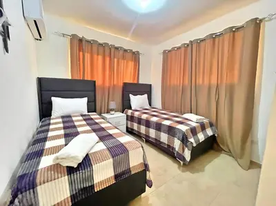 two beds sitting next to each other in a bedroom at Apto 3 Habitaciones Zona Tranquila Con Parqueo in Concepción de La Vega