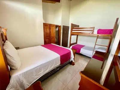 a bedroom with two bunk beds in a room at Encantadora Terraza de Brisas Frescas in Jarabacoa