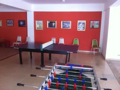 a ping pong table in a room with chairs at Celuisma Playa Dorada All Inclusive in Sampiño