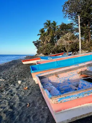a row of boats sitting on the beach at Hotel1325 in Baní