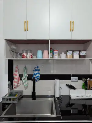 a kitchen with a sink and a counter top at A 7 minutos del Aeropuerto SDQ, Moderno y Compacto Apartamento in Boca Chica