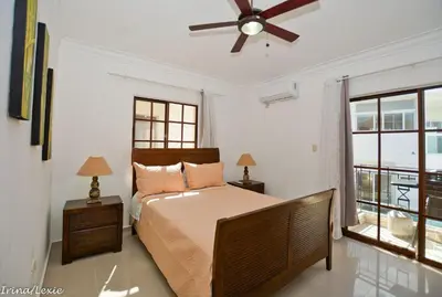 a bedroom with a bed and a ceiling fan at Rosa Hermosa Penthouse | Vista Piscina • Bávaro in Punta Cana