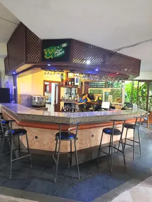 a bar in a restaurant with bar stools at Acuario residencial 1 in La Viva