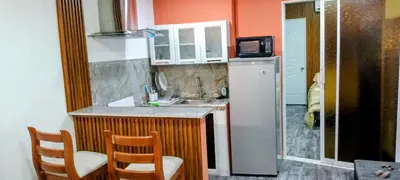 a small kitchen with a sink and a refrigerator at Apartamento en la Zona Colonial in Santo Domingo