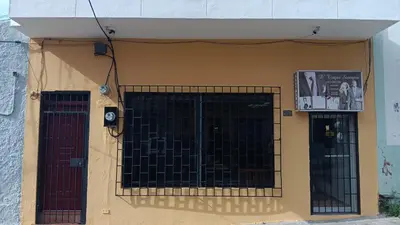 a gate on the side of a building at Apartamento en la Zona Colonial in Santo Domingo