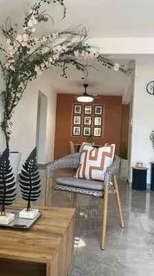 a living room with a couch and a table at Aire acondicionado Proximo teleférico y ocean Word in San Felipe de Puerto Plata
