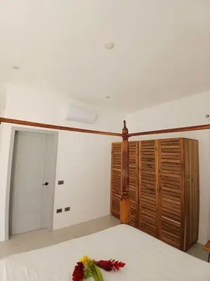 a bedroom with a bed and a closet and a bed sidx sidx sidx at En Plaza Center Penthouse con 3 terrazas en el centro de Las Terrenas la playa està a 5 min a pied in Las Terrenas