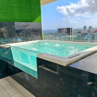 Luxury penthouse con jacuzzi privado