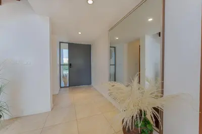 a hallway with a mirror and a potted plant at Villa Chocolate in Laguna del Higüero