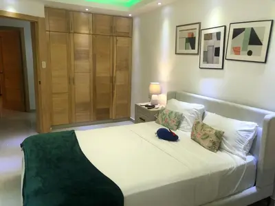 a bedroom with a large bed with white sheets and pillows at Lo mejor para descansar in Mendoza