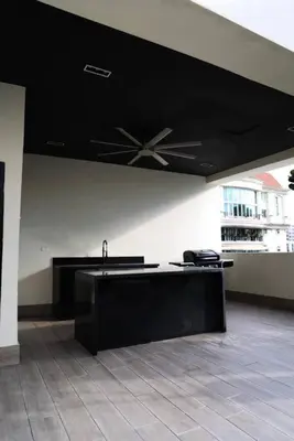 a room with a table and a ceiling fan at Departamento de lujo en Santo Domingo in Santo Domingo