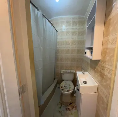 a bathroom with a toilet and a sink at Tu casa los frailes 2da in La Alianza