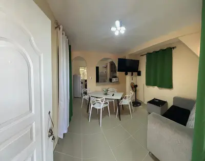 a kitchen and dining room with a table and chairs at Tu casa los frailes 2da in La Alianza