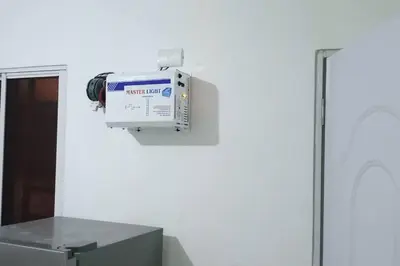 a machine hanging on a wall in a room at Aparta estudio 2 El Cacique, próximo malecón SD in Santo Domingo
