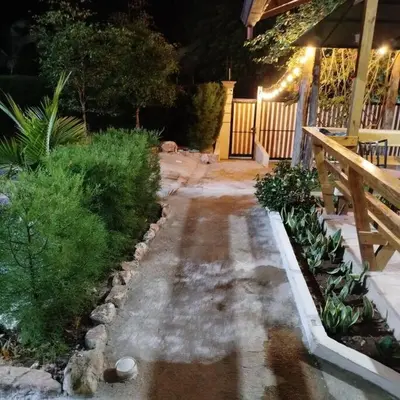 a backyard at night with a wooden bench and a yard at Estancia La Esperanza in Jarabacoa