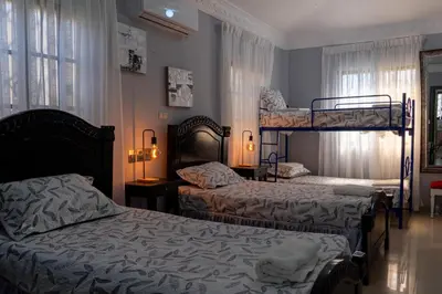 a bedroom with two bunk beds and a window at Casa familiar con piscina y cerca de la playa in La Belleza