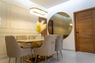 a dining room with a table and chairs and a mirror at Acogedor y exclusivo Apt en el gran Santo Domingo in Santo Domingo