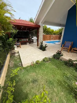 a backyard with a picnic table and a patio at Villa en boca chica in Cuevas