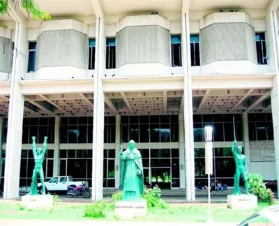 a building with two statues in front of it at Comfortable Apt Laura Virginia in Santo Domingo in Santo Domingo