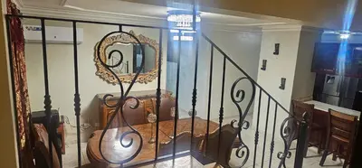a room with a staircase with a mirror on the wall at Paraíso en Repúblico Dominicana in Santiago de los Caballeros