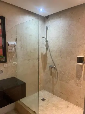 a shower in a bathroom with a glass shower stall at Apartamento centro y playa in Las Terrenas
