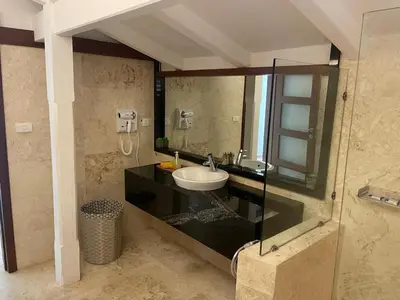 a bathroom with a sink and a mirror at Apartamento centro y playa in Las Terrenas