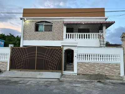 a house with a gate in front of it at Casa las Américas in La Alianza
