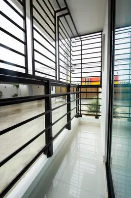 a room withwindows and a white floor and white floors at APT 3 HAB Avenida España Piso 1 in La Viva