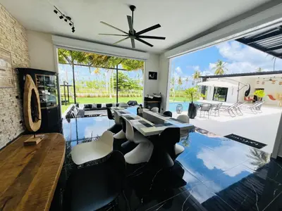 a living room with a table and chairs and a large window at Casa B&W, Villa luxueuse Exceptionnelle, 8 personnes, à 1 min de la plage in Las Galeras