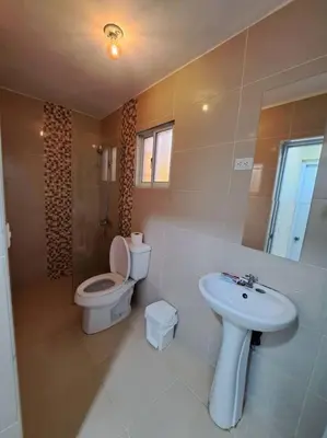 a bathroom with a toilet and a sink at Encantador Apartamento Pequeño in Hornillo