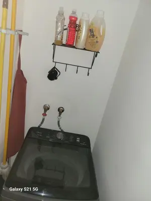 a washing machine in a room with a shelf at Solo para dos in La Romana